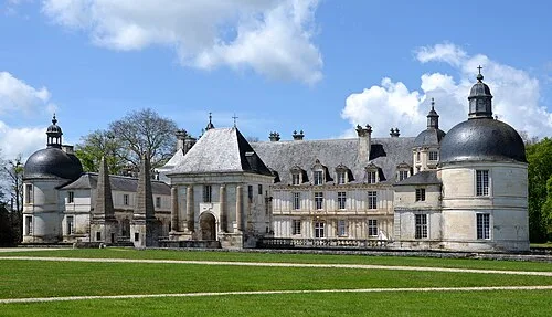 Façade du Château de Tanlay et ses douves