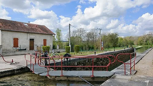 Écluse n° 78 de Fulvy sur le Canal de Bourgogne