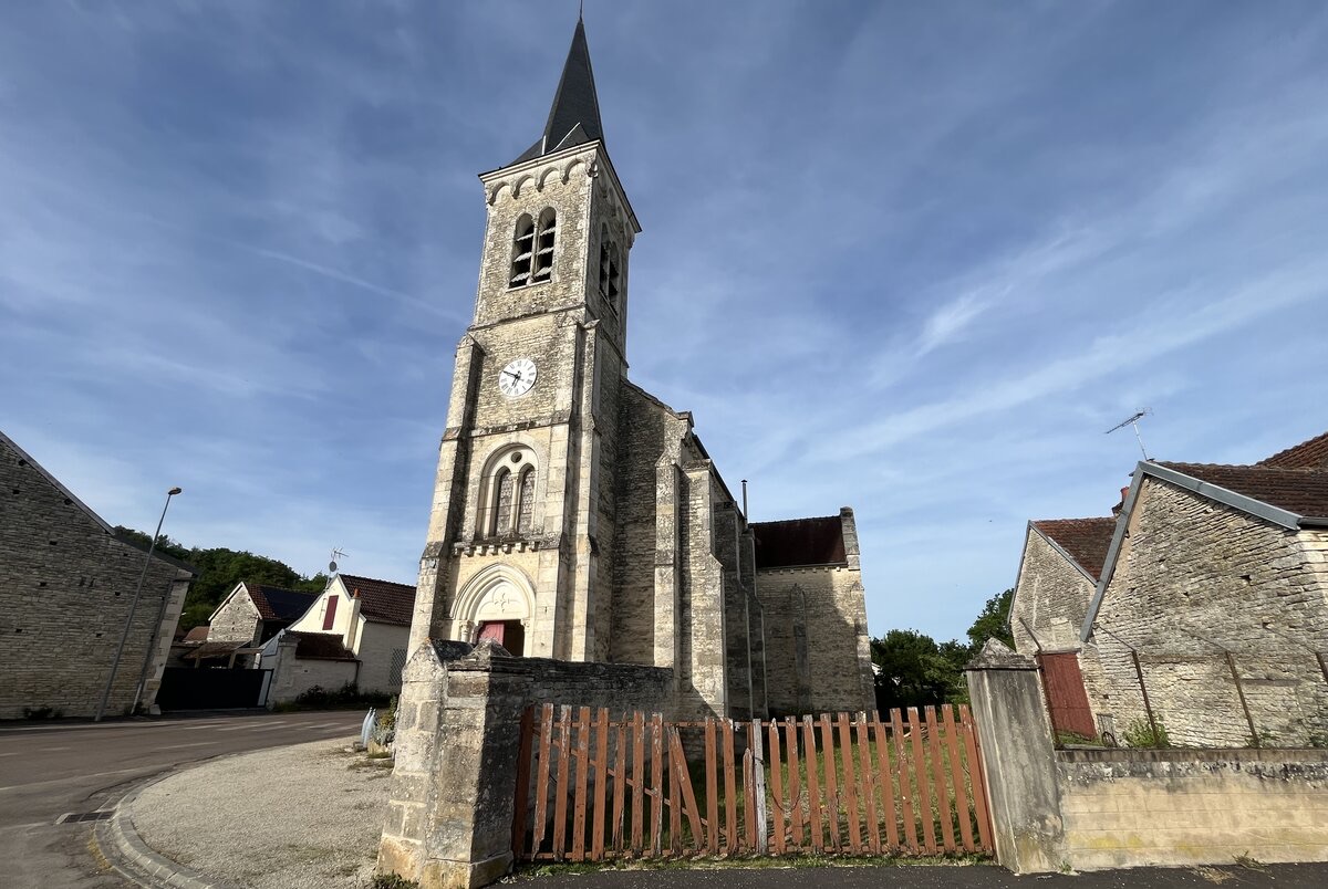 L'église Saint-Vallier de Baon avec son clocher