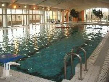 Bassin sportif 25 m de la piscine municipale de Tonnerre