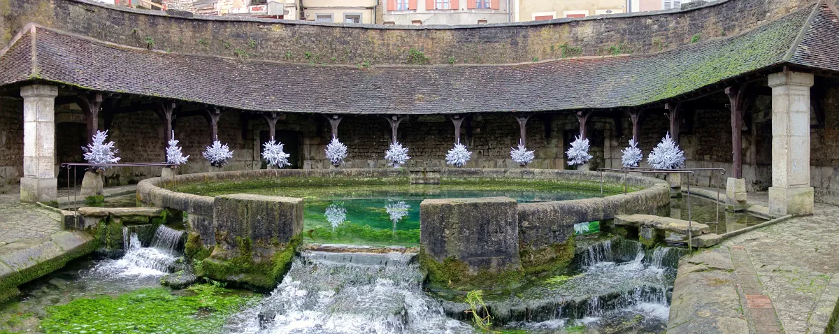 La Fosse Dionne, source et lavoir circulaire de Tonnerre.